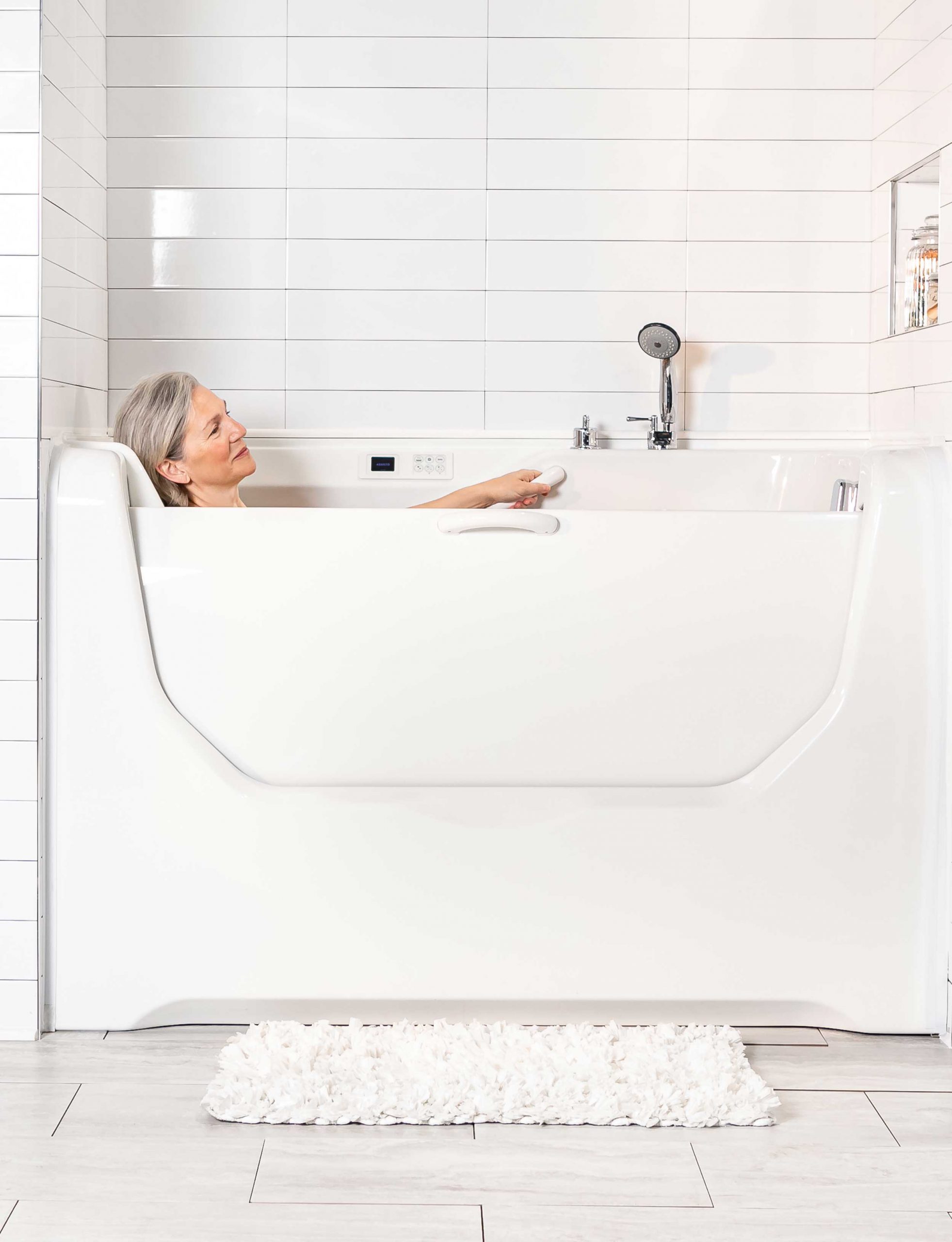 assisto bathtub